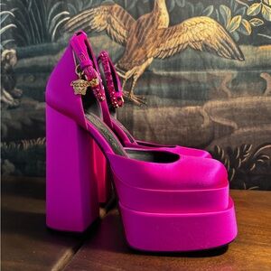 Versace Medusa Aevitas Pumps